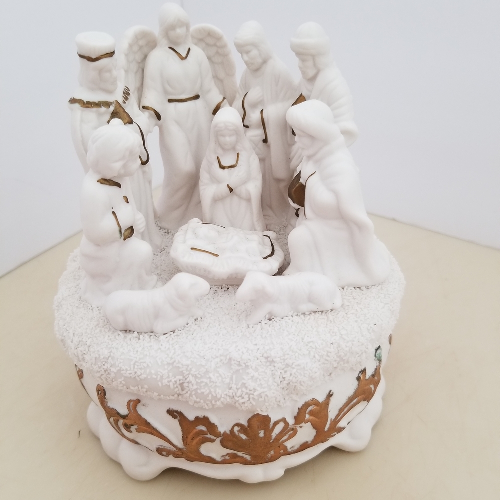 White and Gold Nativity Scene Decor